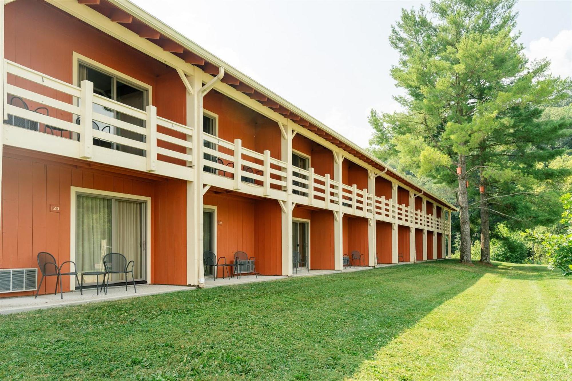 Hotel Brown County