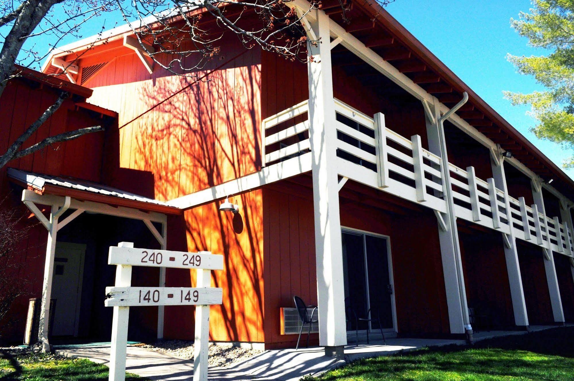 Hotel Brown County
