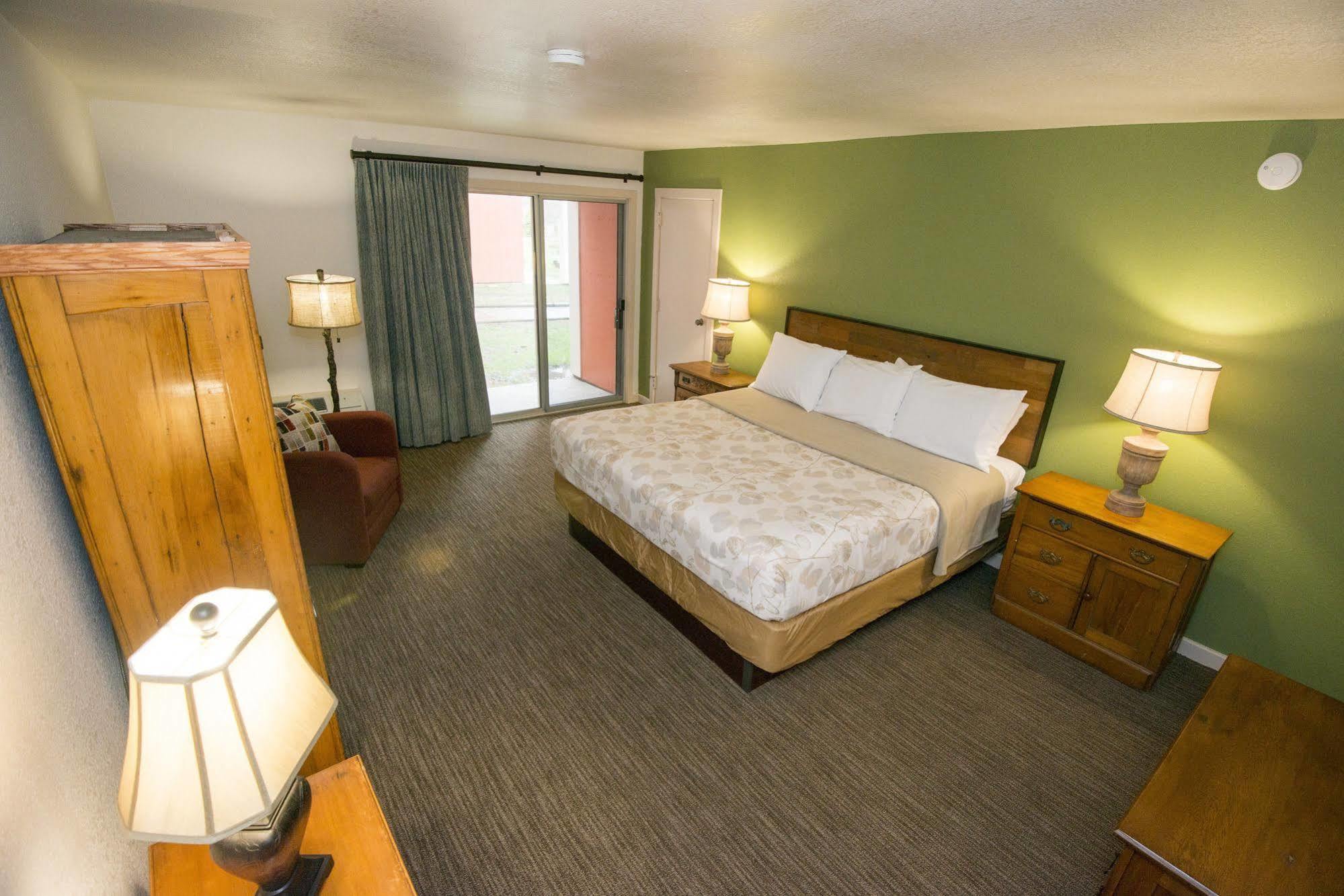 Hotel Brown County