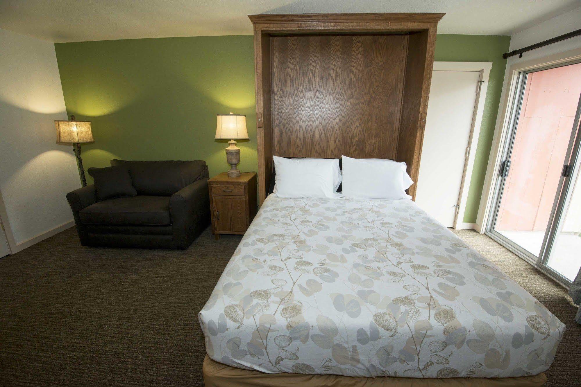 Hotel Brown County Nashville